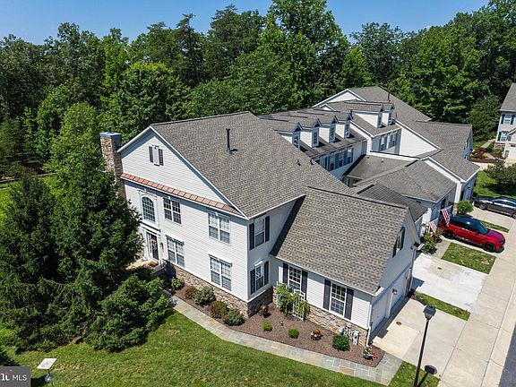 2nd image of 860 Thicket Ct #860