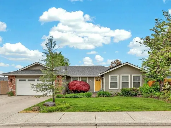 2669 Lawnview Dr, Medford, OR 97504