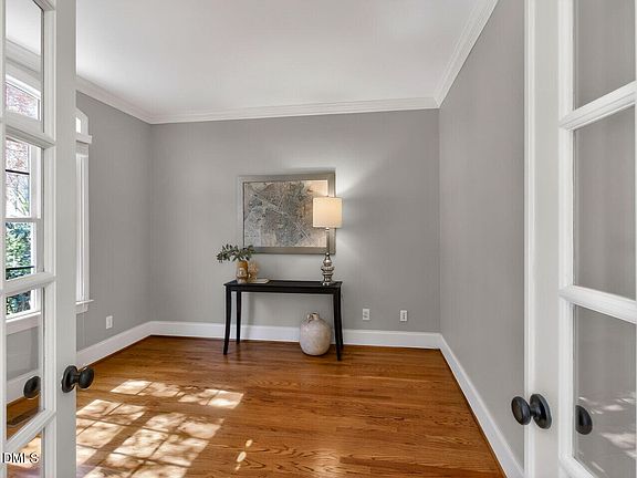 5th image of 120 Holly Glade Cir