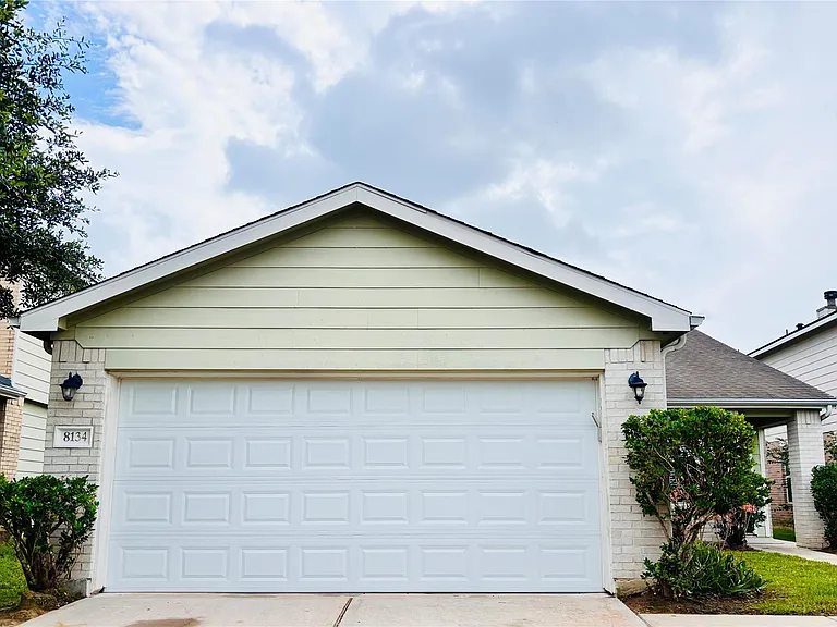 8134 Sanders Forest Ct — Photo 2