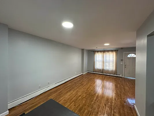 Rented by Premier Metro Realty Corp | media 14