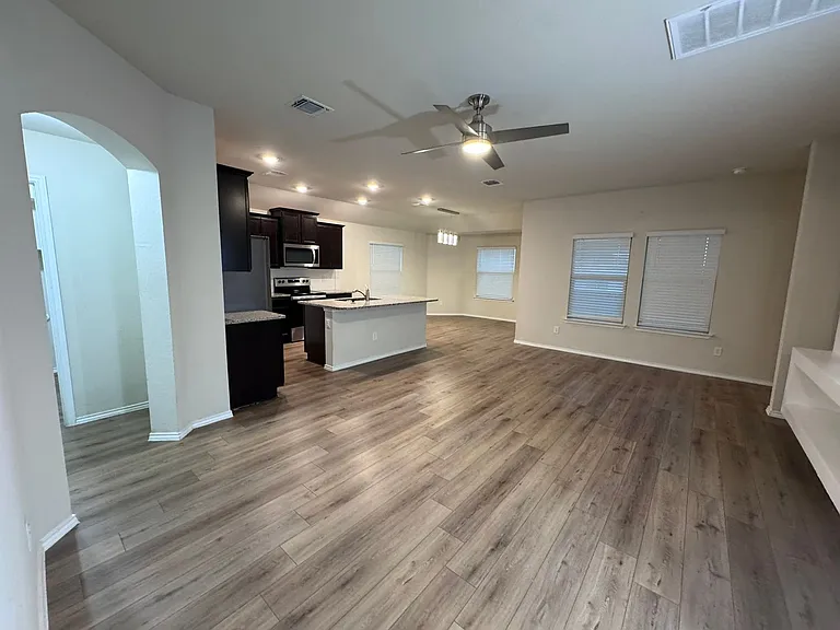 1812 Bee Creek Loop — Photo 4