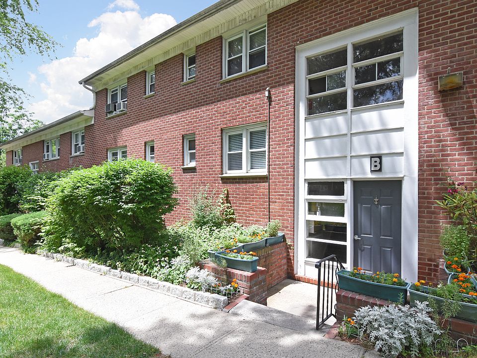 1st image of 140 N Broadway APT B1