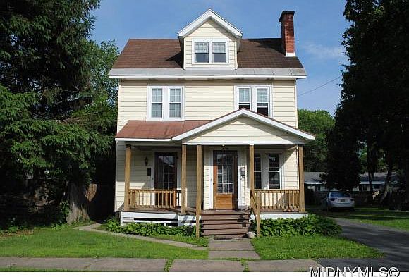 2nd image of 1008 Albert St