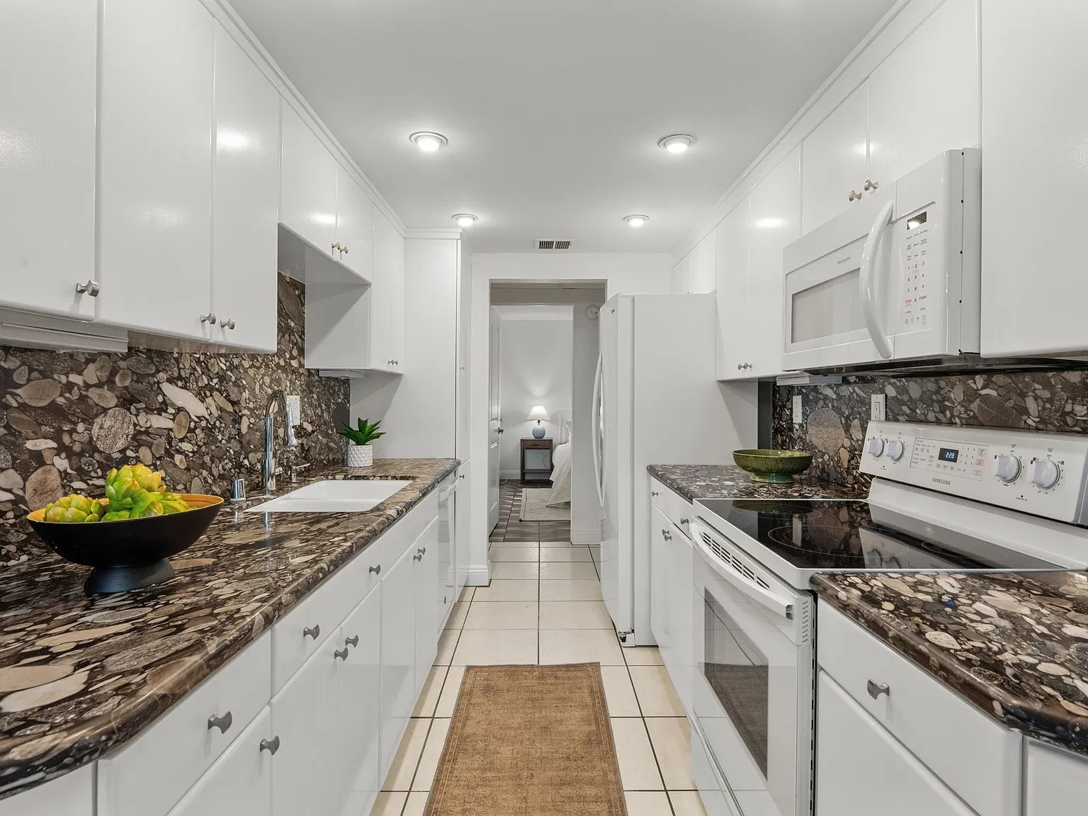 1515 S Beverly Dr — Photo 2