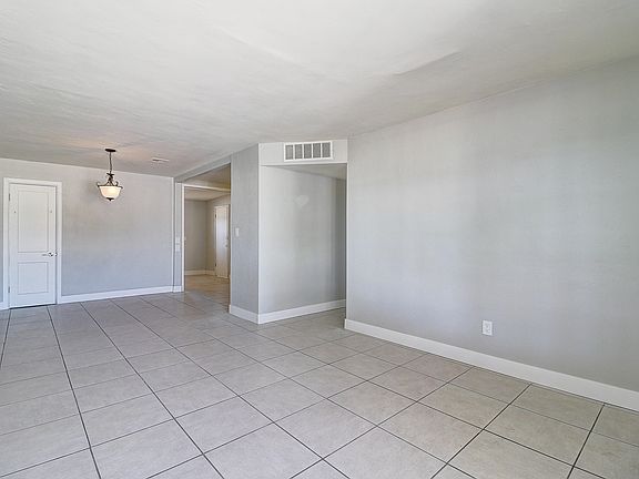 4th image of 2741 W Glenrosa Ave