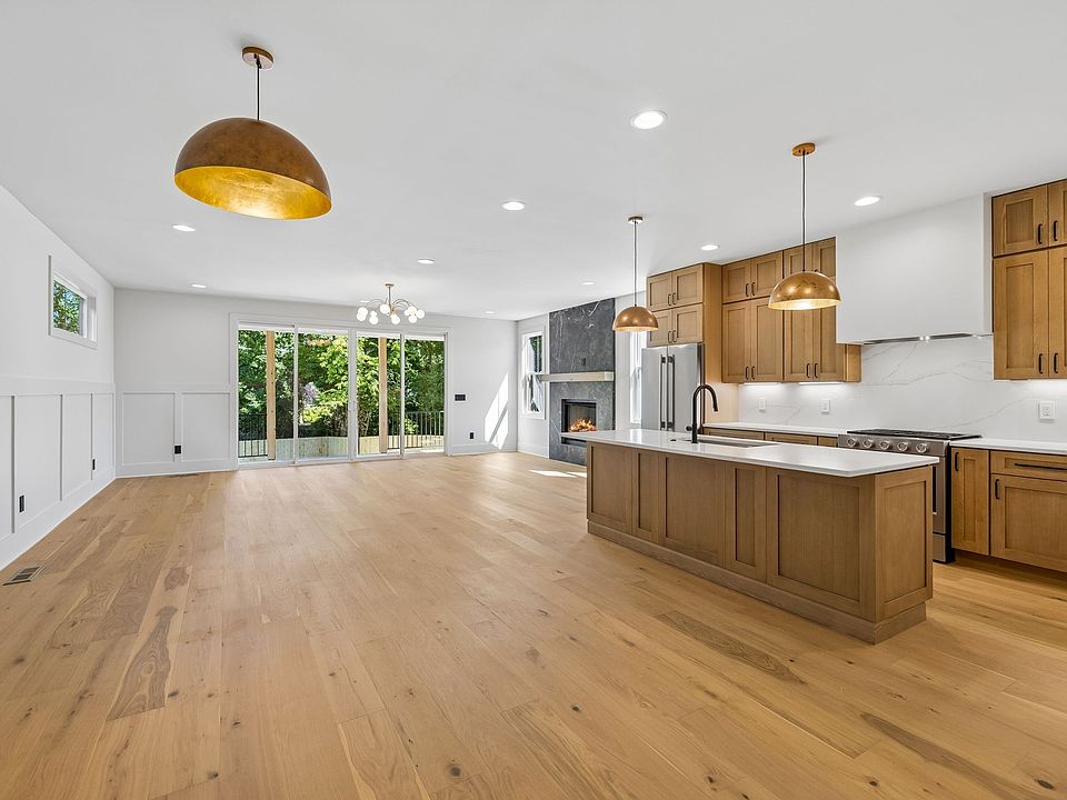 1st image of 2820A Bronte Ave