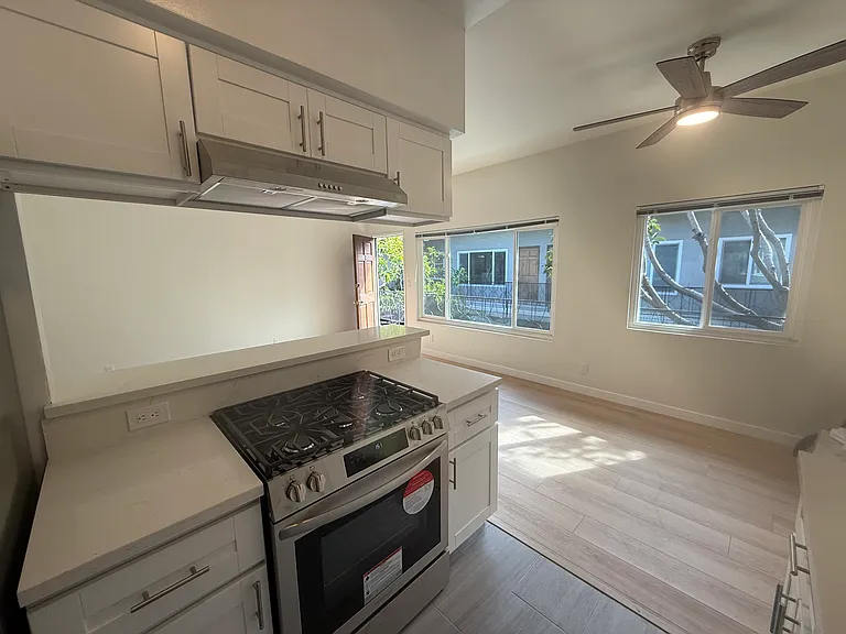 3111 3rd St #18 — Photo 7