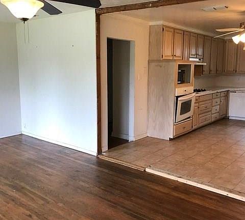 4th image of 1302 Overhill Dr