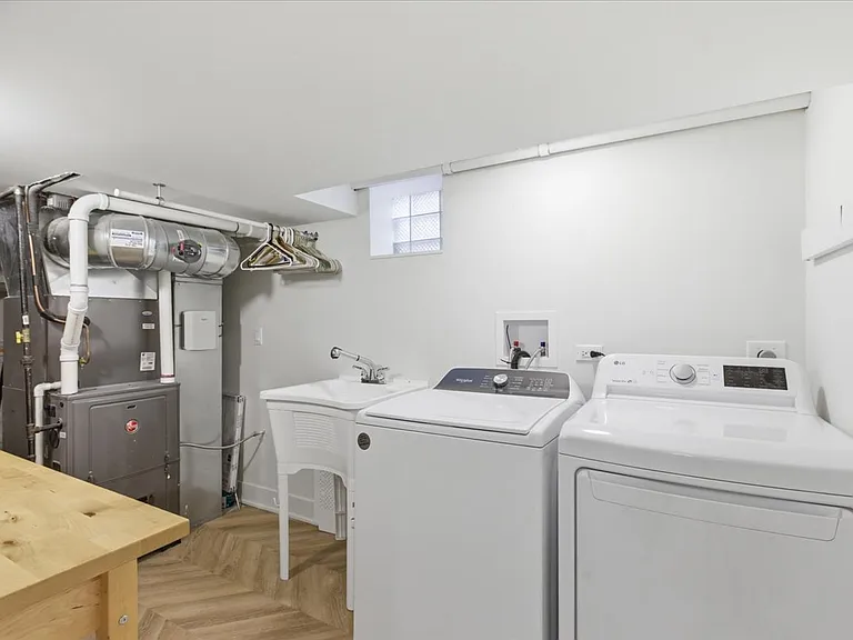 9237 Lincolnwood Dr — Photo 37