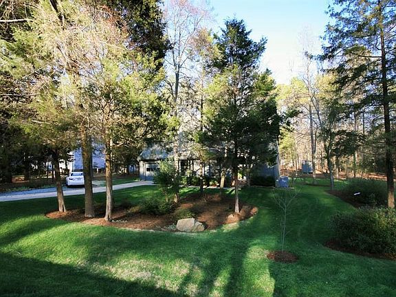 4th image of 139 Kingston Dr
