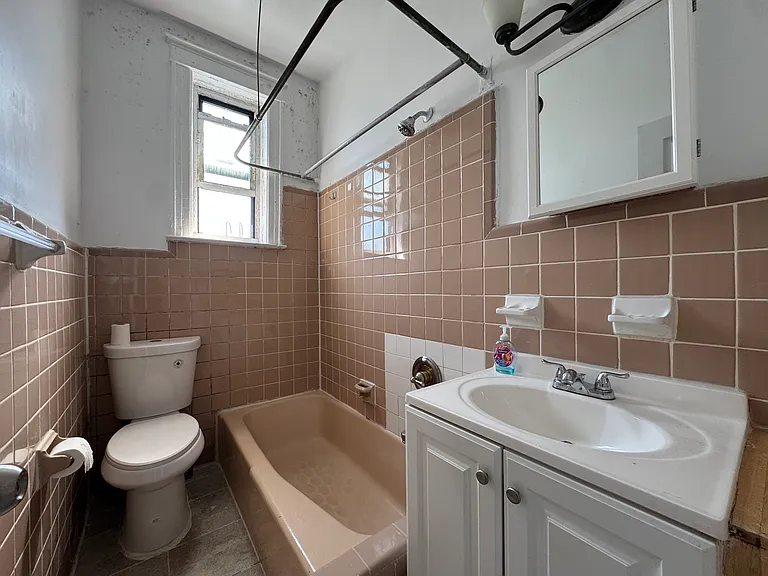 34-37 41st St #3L — Photo 10