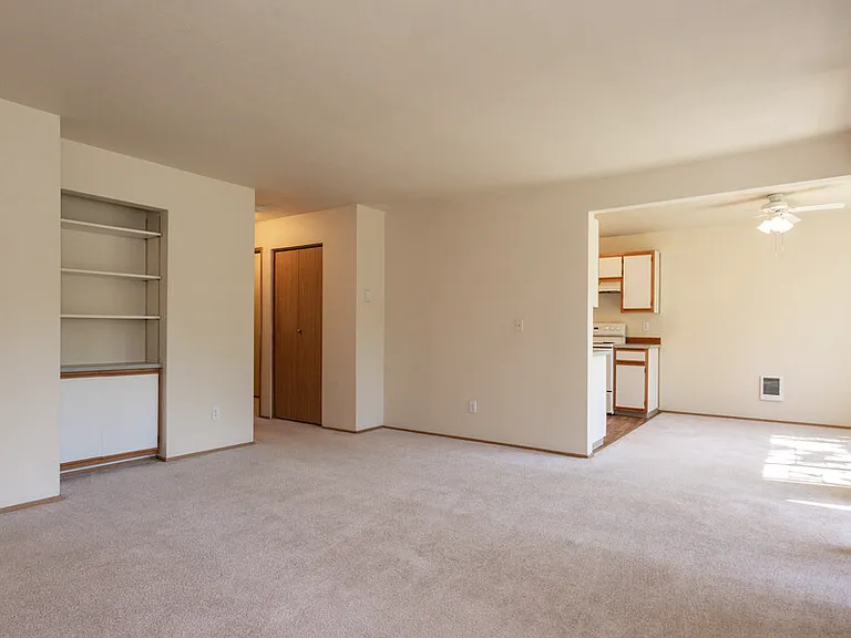 Oak Tree Apartments — Photo 44