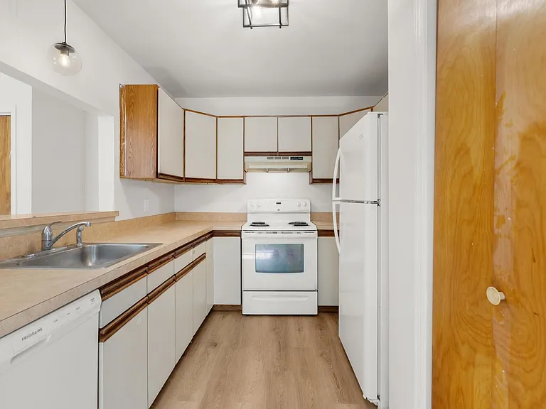 31 Railroad St #10 — Photo 8