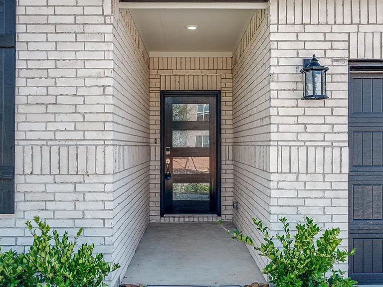27327 Blue Pool Dr — Photo 2