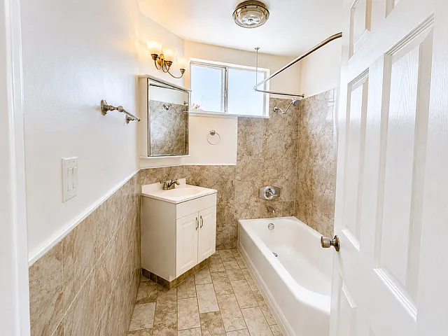 8253 Norton Ave #20 — Photo 11