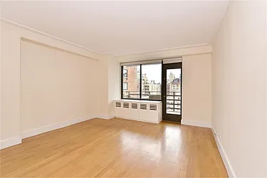 Rented by R New York