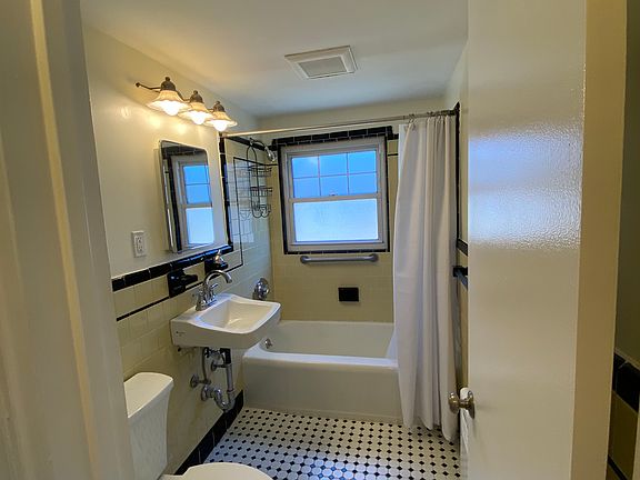4th image of 555 Main St #2