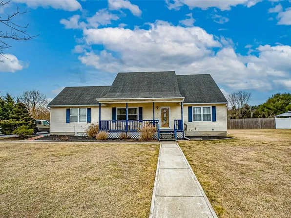 10 Twin Drive, Middle Island, NY 11953