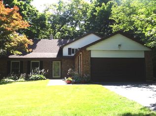 2S883 Thorncrest Rd, Batavia, IL 60510