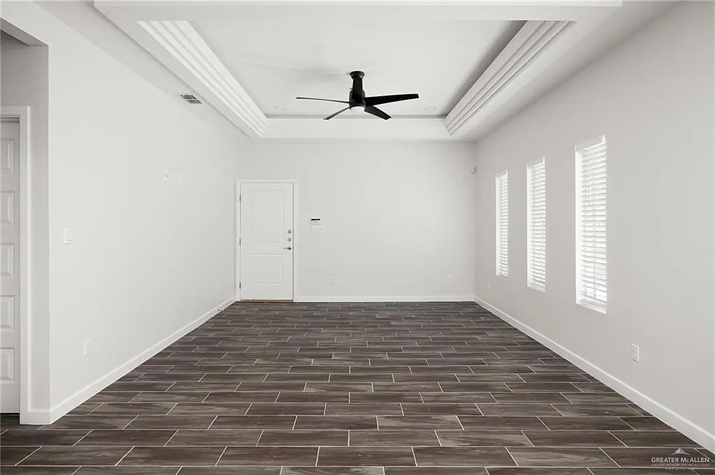 3 bed, 2.0 bath, 1050 sqft, $1,350 — Photo 4