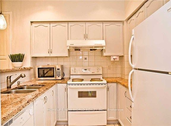 3rd image of 21 Saint Moritz Way #12