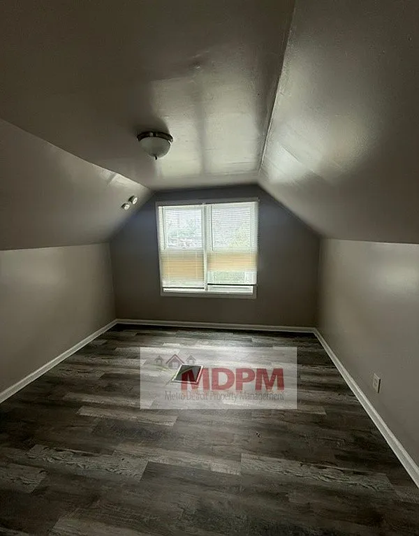 3 bed, 800 sqft, $1,100 — Photo 3