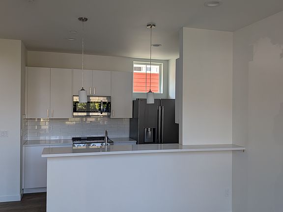 3rd image of 35 2nd Ave SE #23