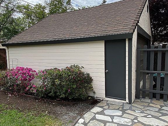 4th image of 721 47th St