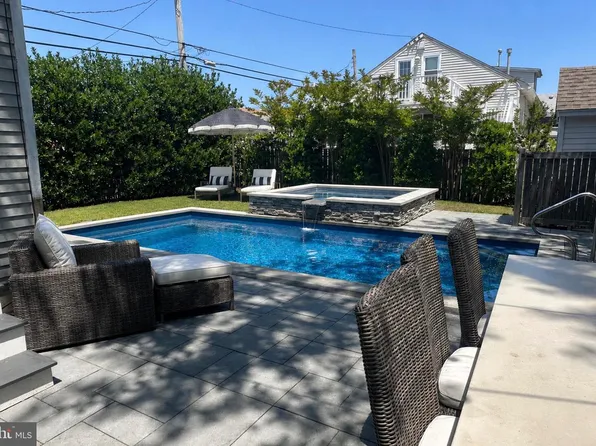 135 4th St, Beach Haven, NJ 08008