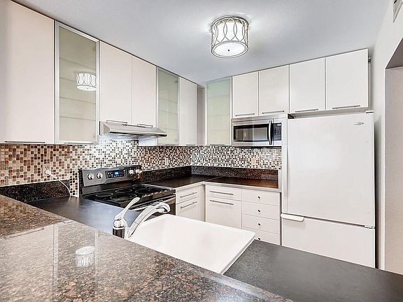 3rd image of 5980 Dandridge Ln Unit 226