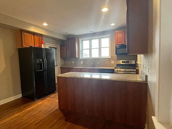 3rd image of 2412 W Ardmore Ave #3E