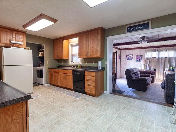 4th image of 204 Meadowlark Dr W