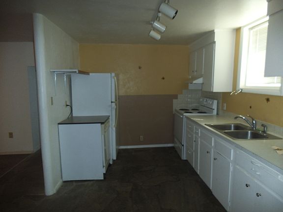 4th image of 206 Madison St W #6