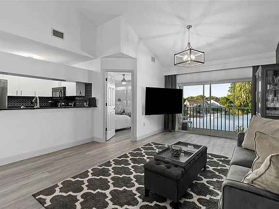 4th image of 972 Sandpiper Cir