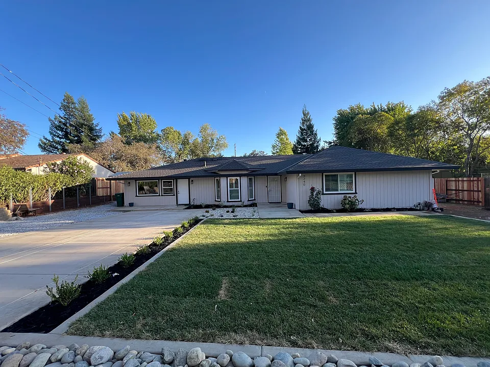 3240 Country Club Dr