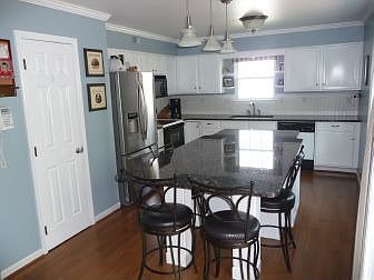 5th image of 323 Nicholas Ct