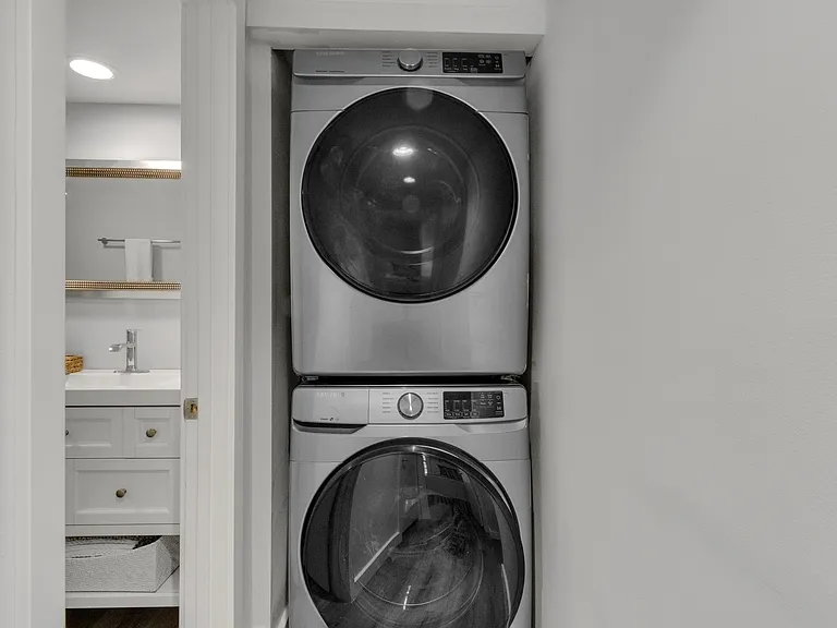 In-unit washer/dryer combo
