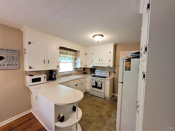 3rd image of 1171 Sheffield Dr