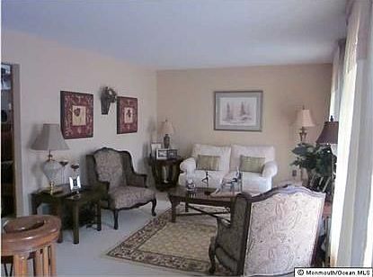 3rd image of 1026 Roanoke Dr