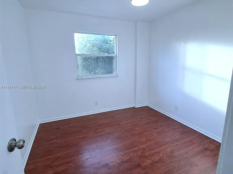 3920 Woodside Dr — Photo 5