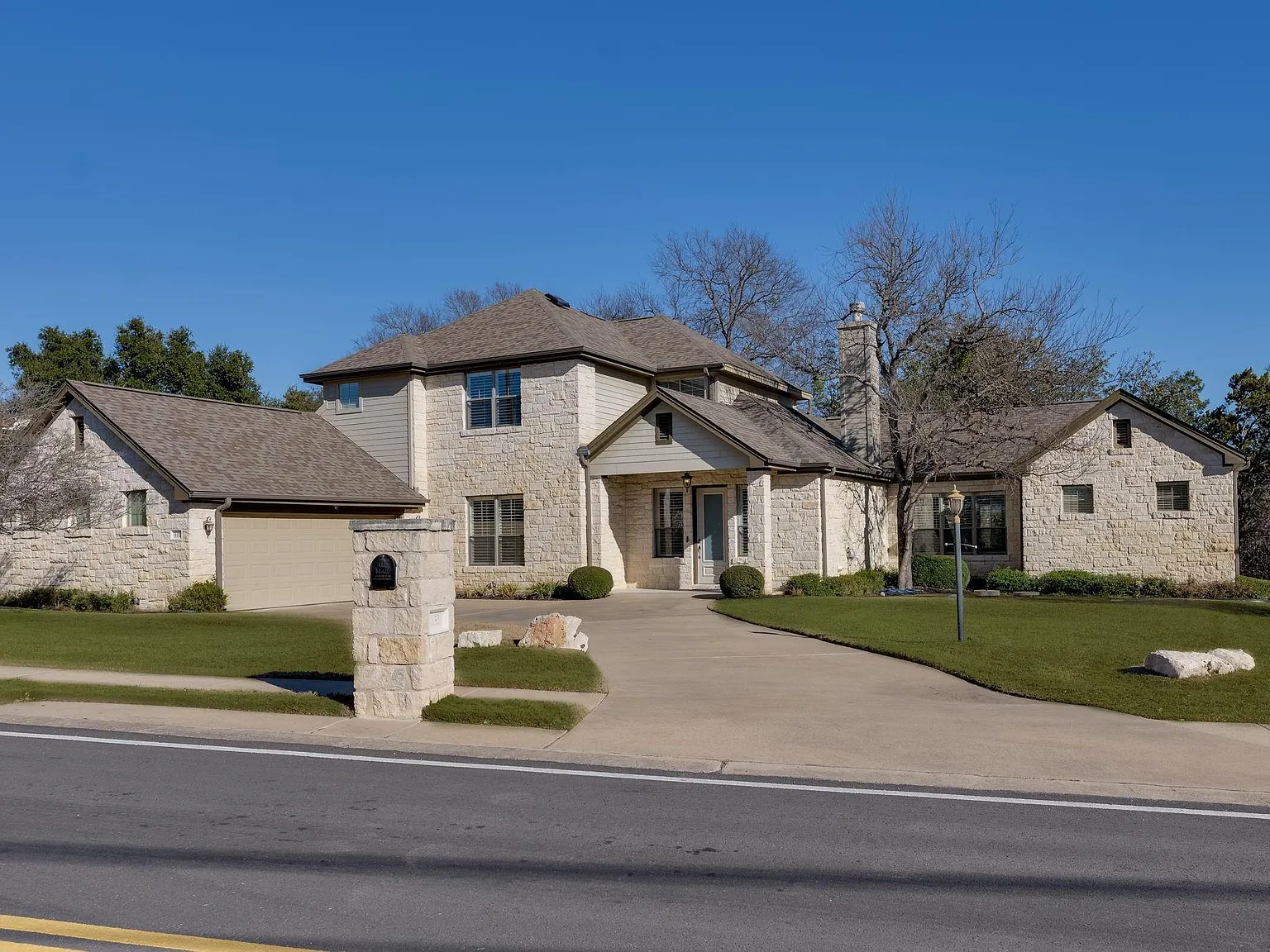 4 bed, 3.0 bath, 3539 sqft, $5,200 — Photo 1