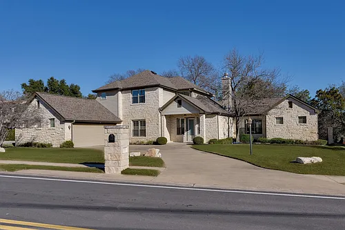 132 Lakeway Dr Photo 1