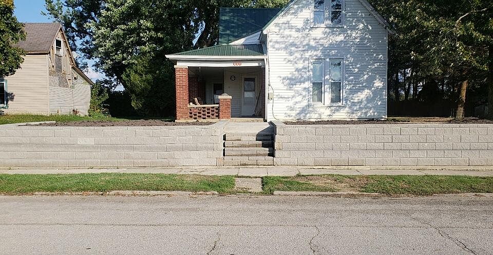 1st image of 128 S Main St