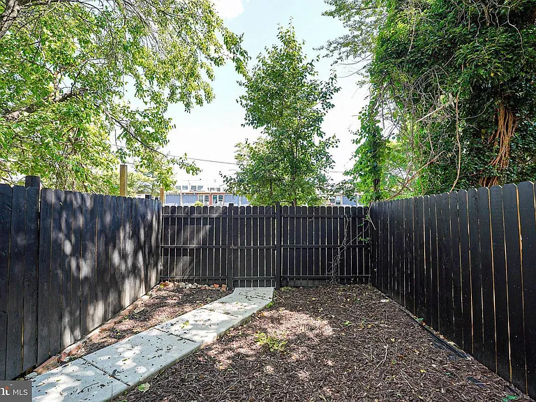1537 W Stiles St #2 — Photo 22