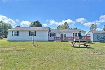 3rd image of 290 Chestnut Dr N