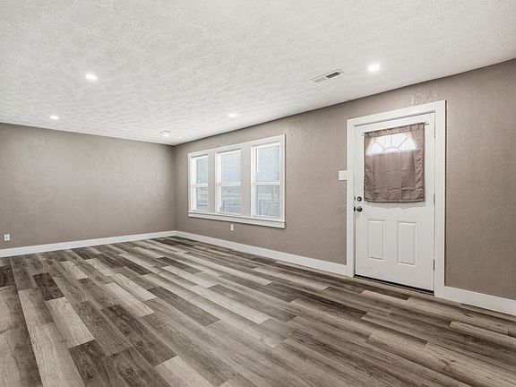 3rd image of 1605 Media Dr