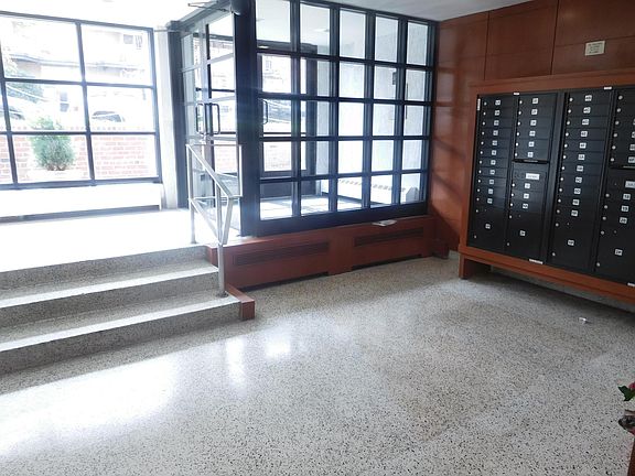 5th image of 37-15 Parsons Blvd #B5