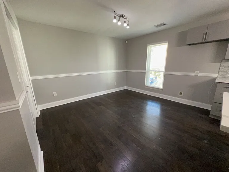 401 Walton St — Photo 7