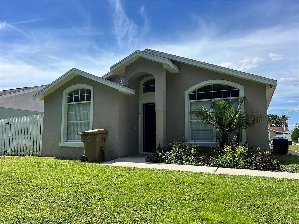 3 bed, 2.0 bath, 1210 sqft, $1,795 — Photo 1